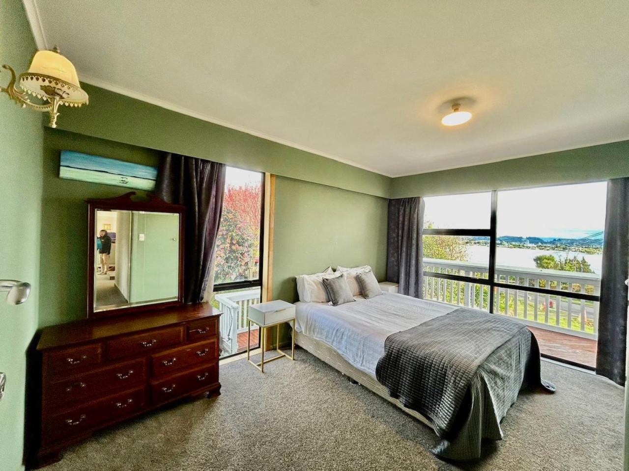 Premium Lake View Home Rotorua Buitenkant foto